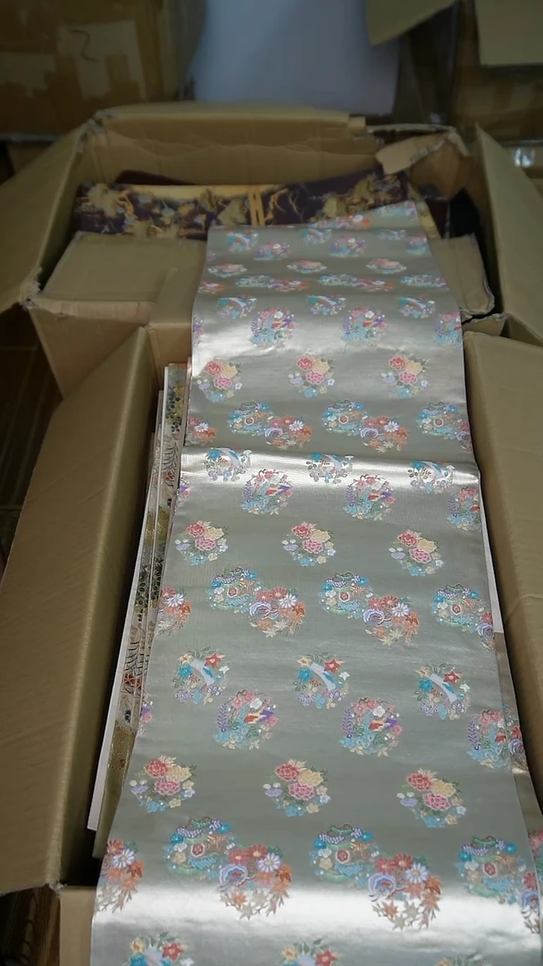 织绣21金色箔底小团花