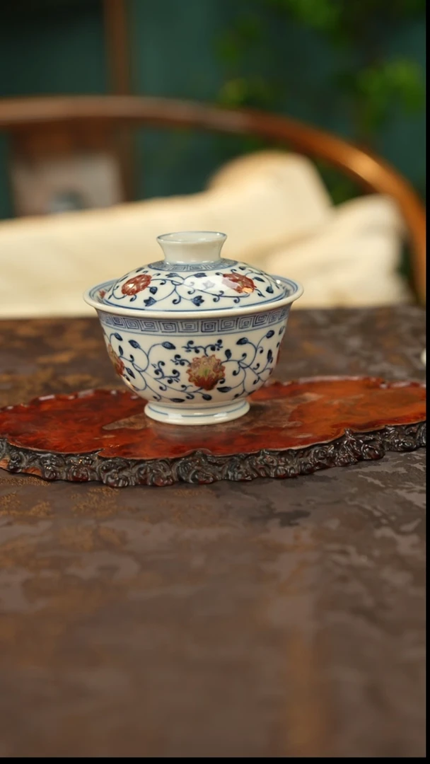 明和堂青花手绘釉里红盖碗