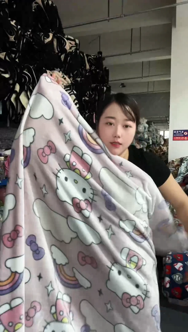 混纺主播手上展示的产品