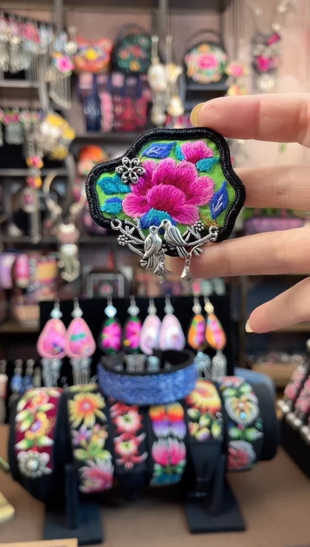 织绣 民族风手工非遗老绣饰品 胸针635