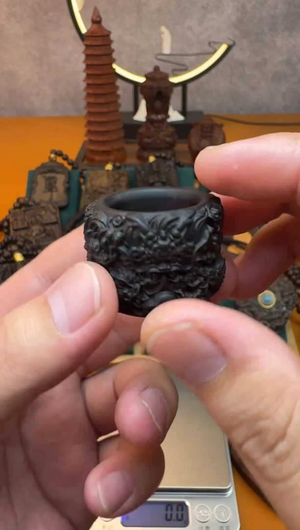 贡木把件《巴布亚贡木》九龙扳指