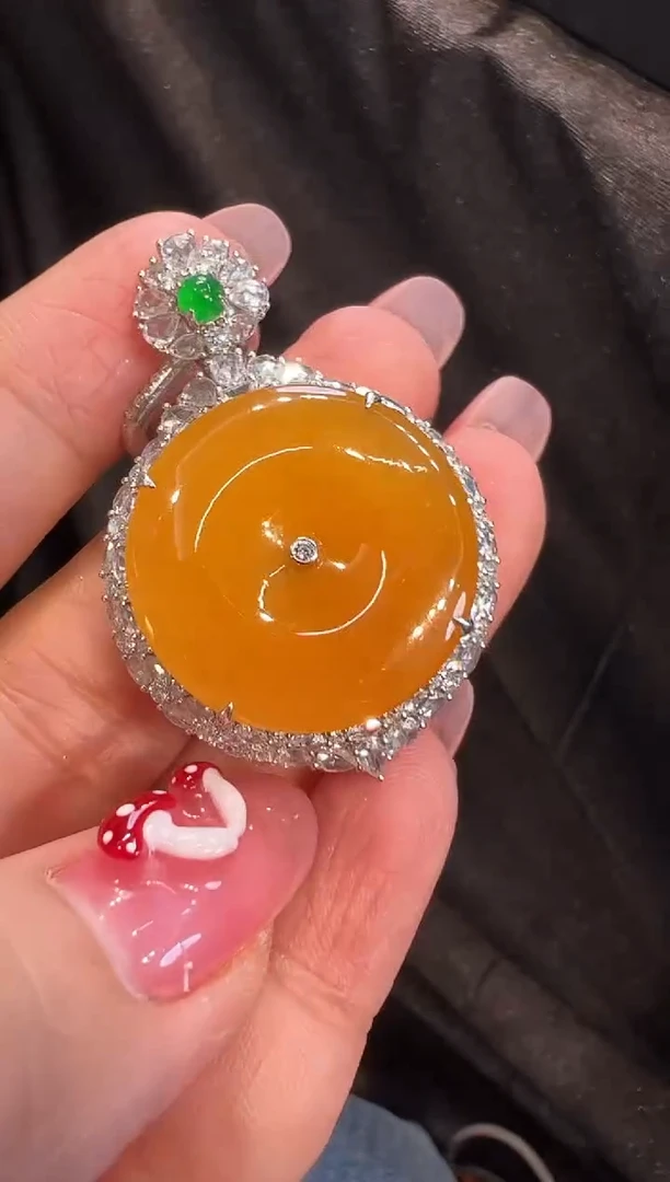 【闪购商品】翡翠颈饰18K金镶嵌吊坠