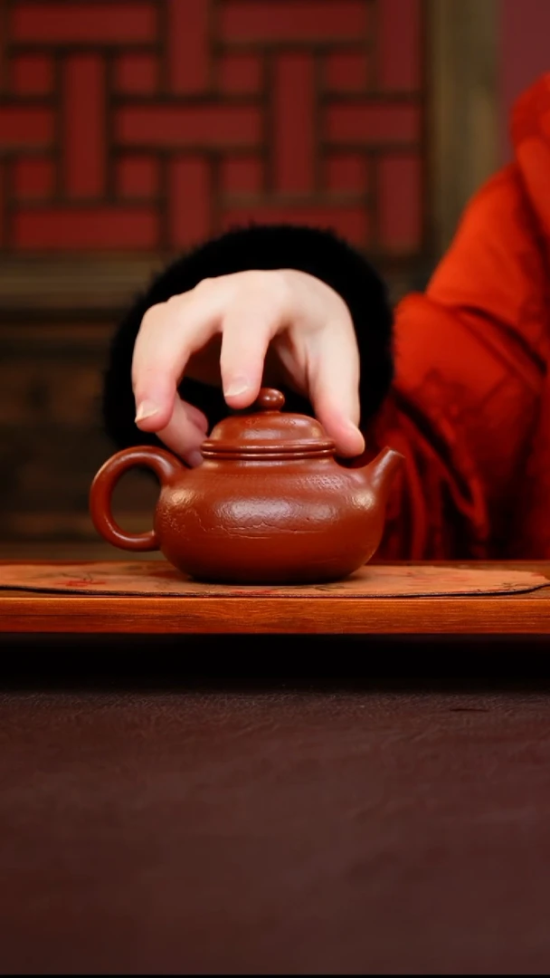 茶壶紫砂容天 朱泥大红袍 刻绘 230cc