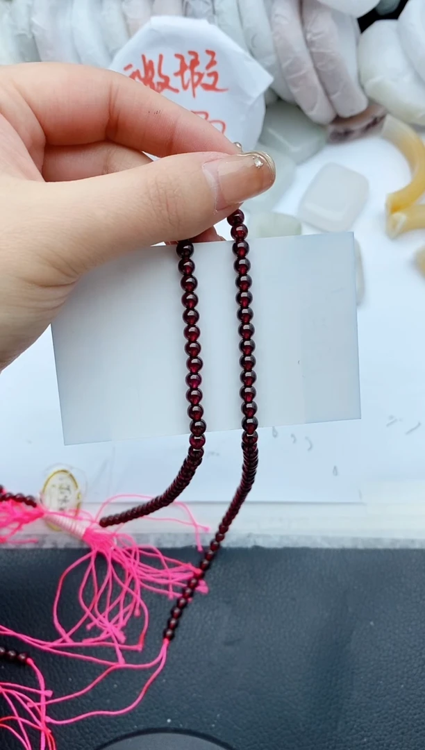 【闪购商品】石英质玉手镯未镶嵌酒红石榴卡4.9