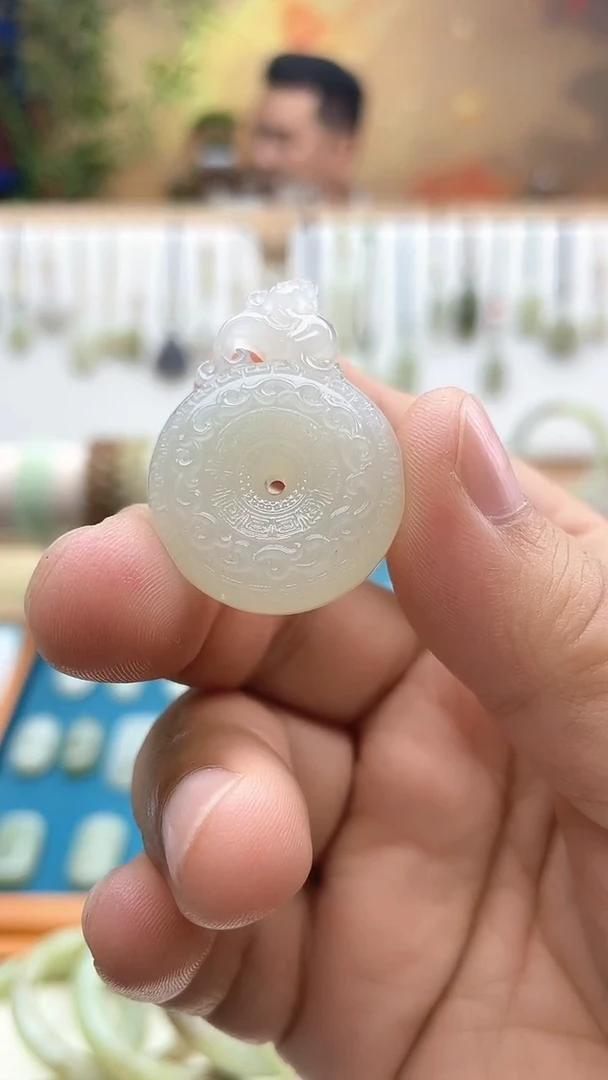 吊坠(不含链)未镶嵌和田玉高约36mm*直径约27mm平安扣
