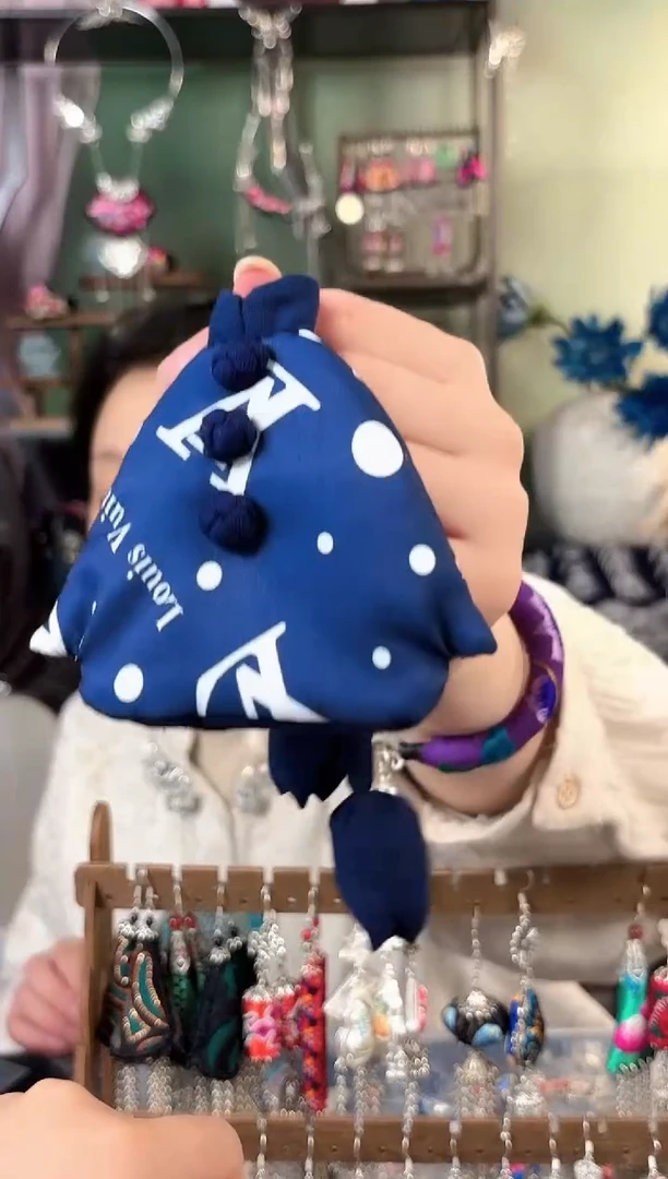 静*彩云南阁非遗老绣饰品420*