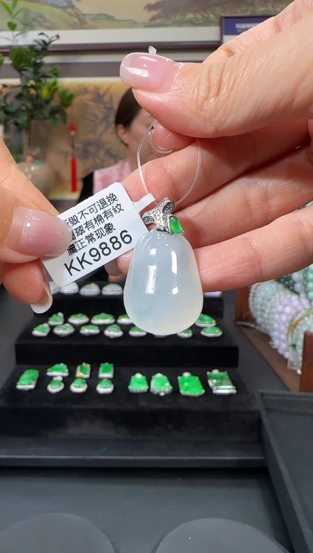 颈饰18K金镶嵌翡翠KK9886  福果