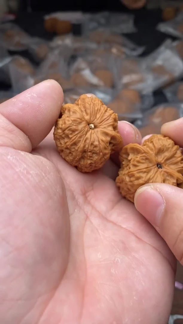 【闪购商品】文玩核桃把件A140号35尺血麒麟