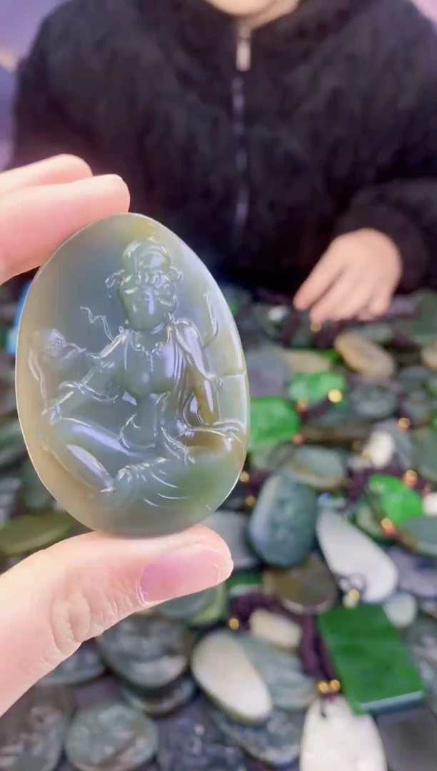 颈饰未镶嵌和田玉1