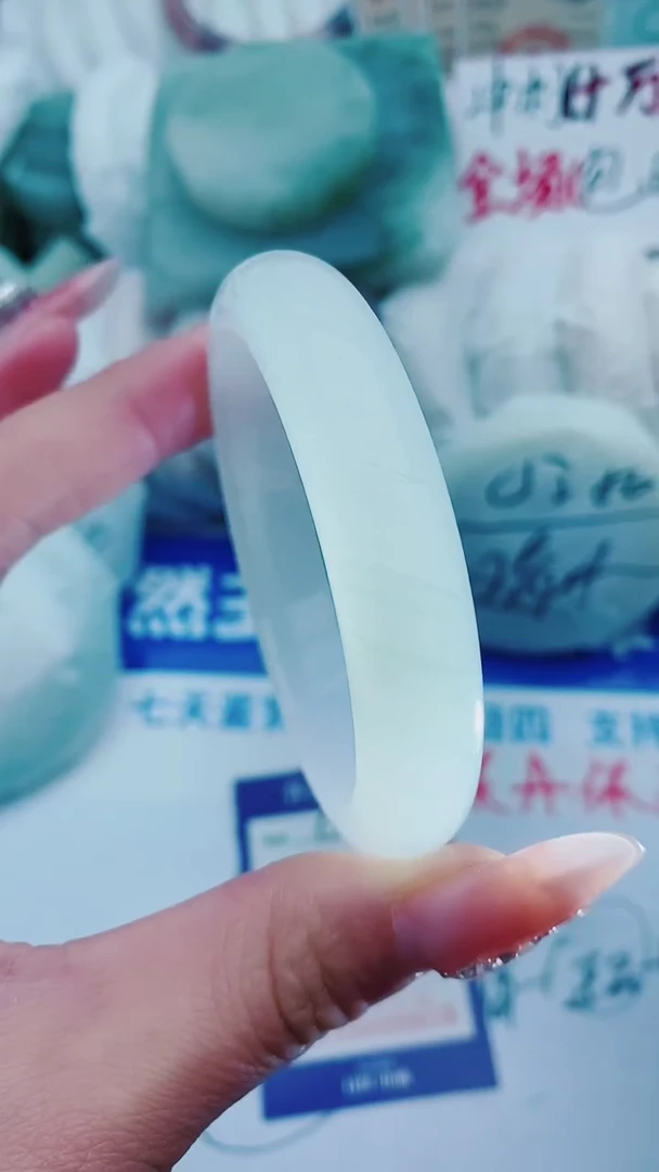 【闪购商品】石英质玉手镯未镶嵌C138-54-55