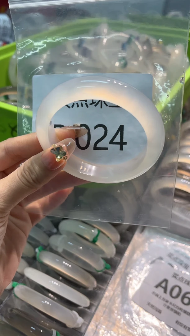 玛瑙/玉髓手镯未镶嵌B024