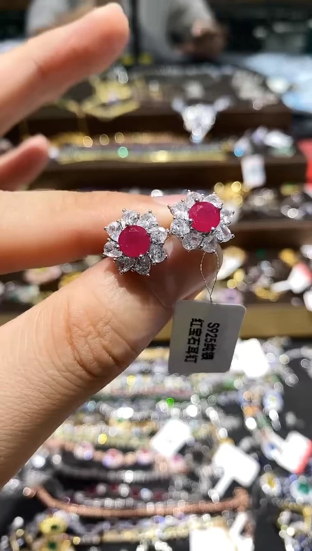【闪购商品】红宝石耳饰银S925镶嵌耳钉