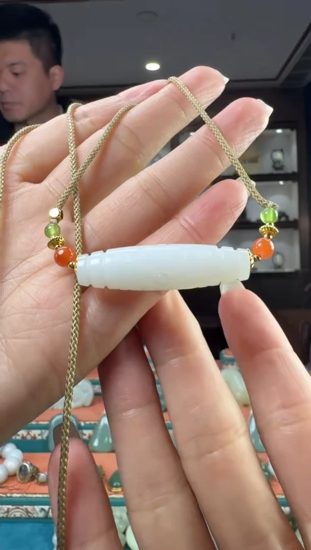 颈饰未镶嵌和田玉佩佩