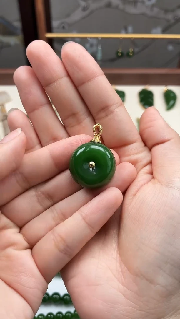 和田玉（碧玉）18K金镶嵌吊坠(不含链)老料菠菜绿平安扣吊坠