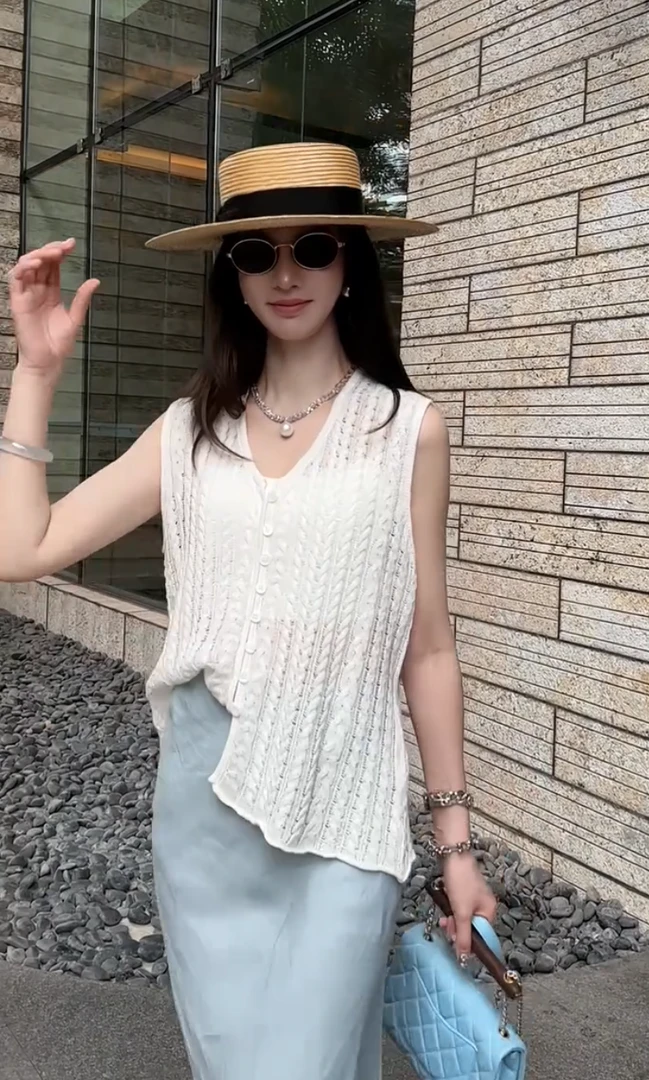 欧货2025夏季新款时髦精百搭度假风镂空针织无袖单排扣马甲背心女