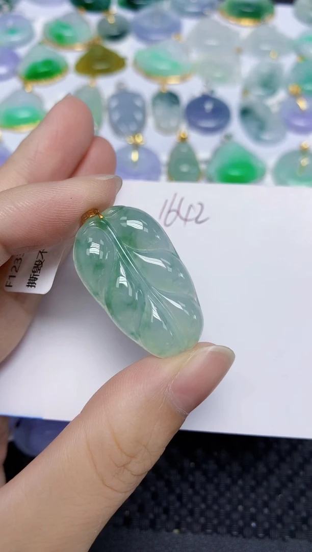 翡翠18K金镶嵌颈饰天然缅甸翡翠A货