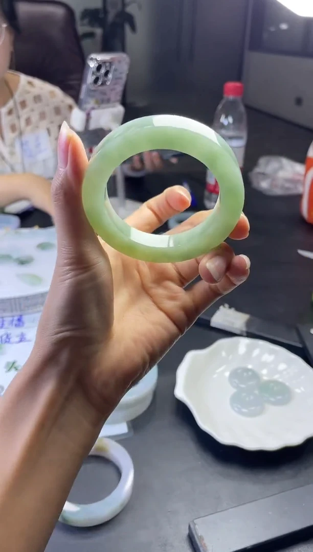 未镶嵌手镯定制翡翠?****?手镯