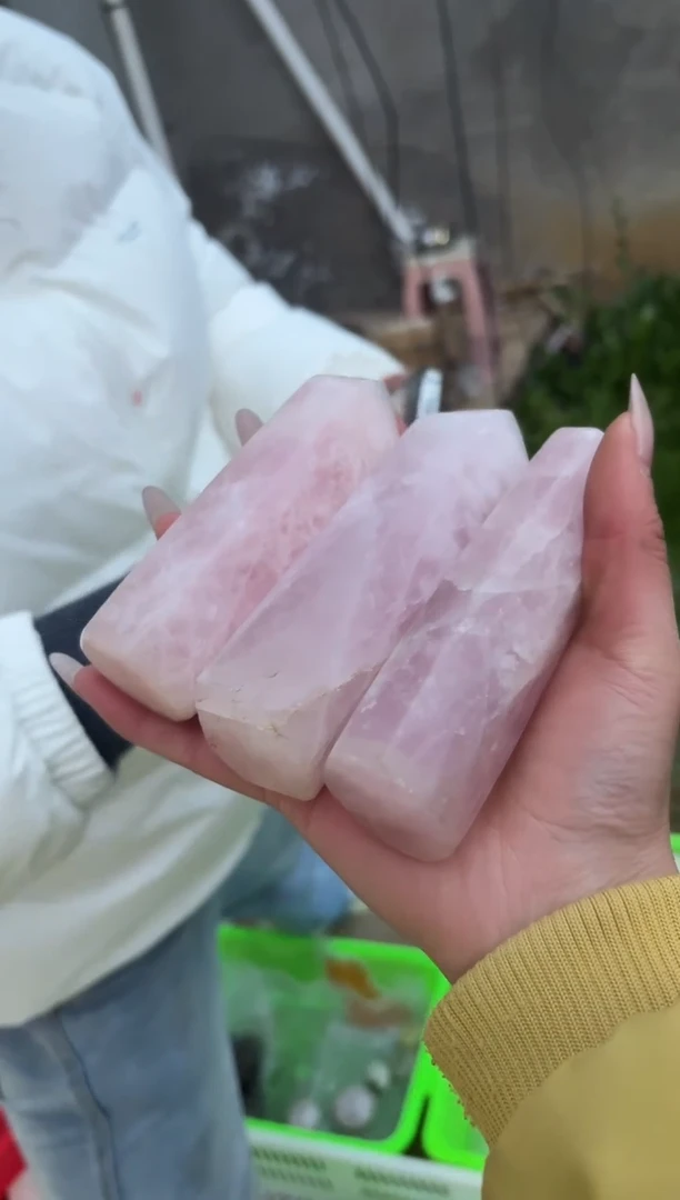 【闪购商品】摆件未镶嵌水晶粉水晶柱子多样性发一个 571