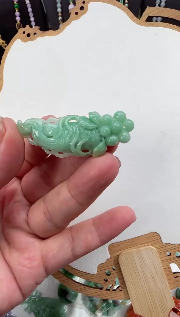 翡翠未镶嵌颈饰吊坠