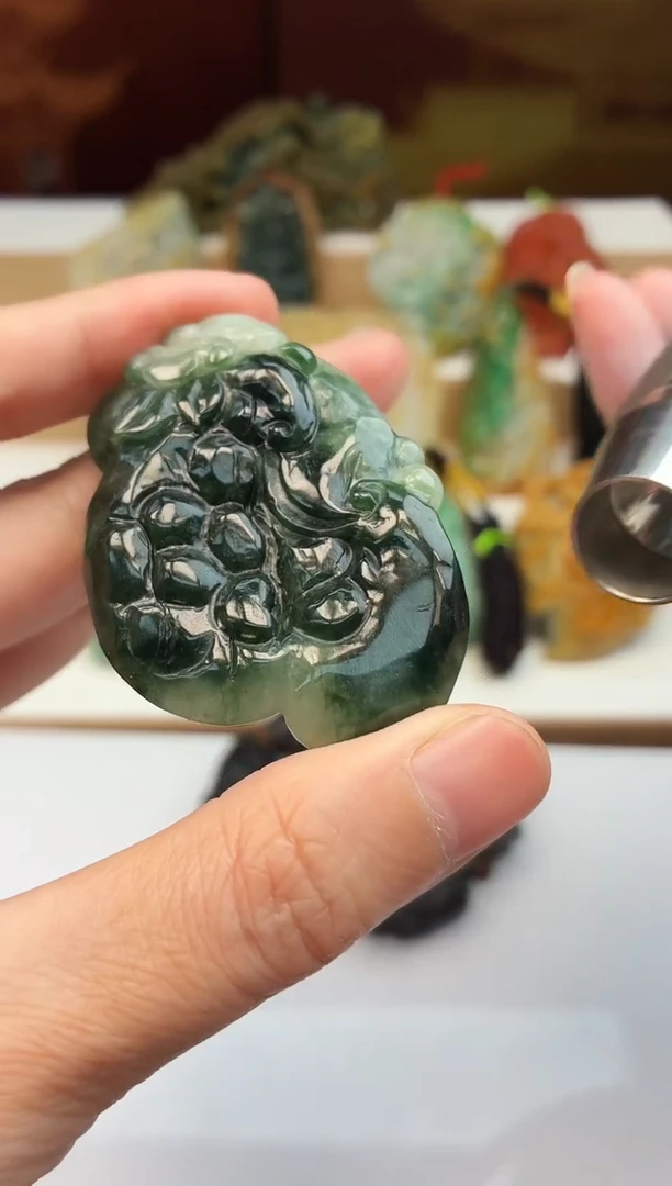 颈饰未镶嵌翡翠牌子