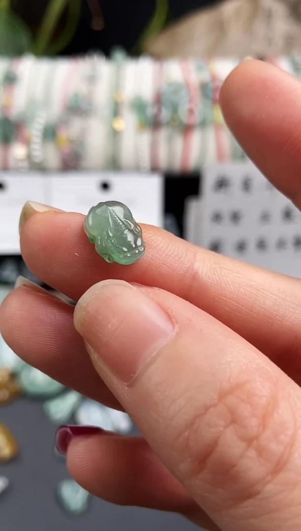 【闪购商品】翡翠吊坠(不含链)未镶嵌貔貅