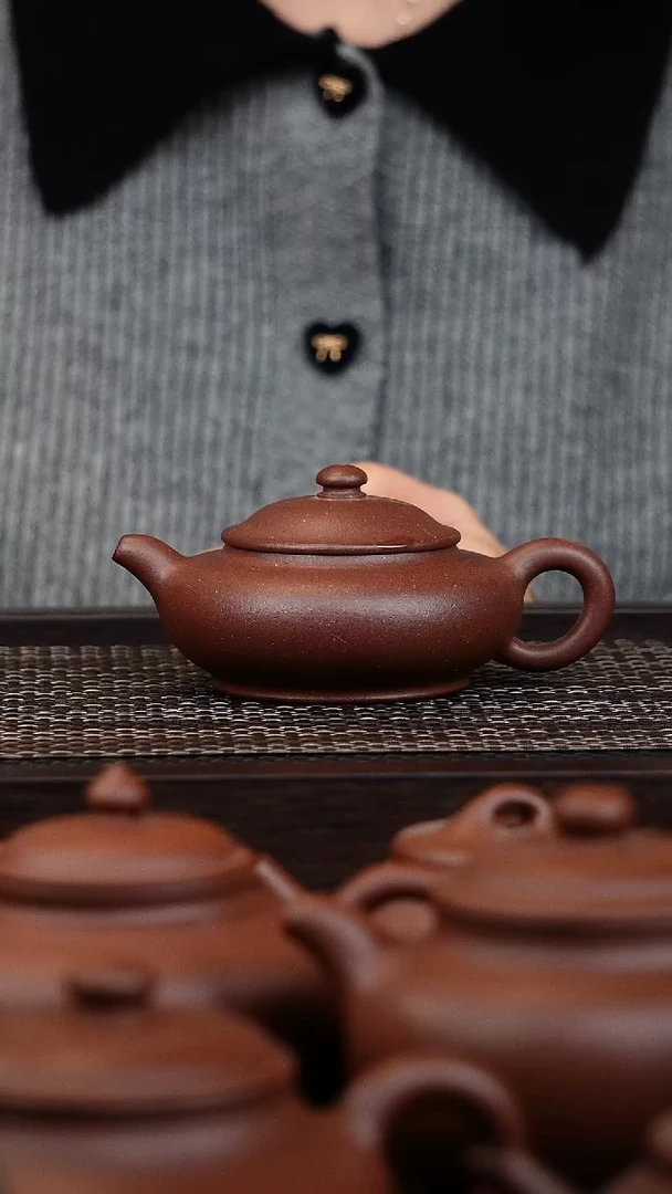 【闪购商品】紫砂茶壶微瑕卧龙先生170cc平台底曹清封釉