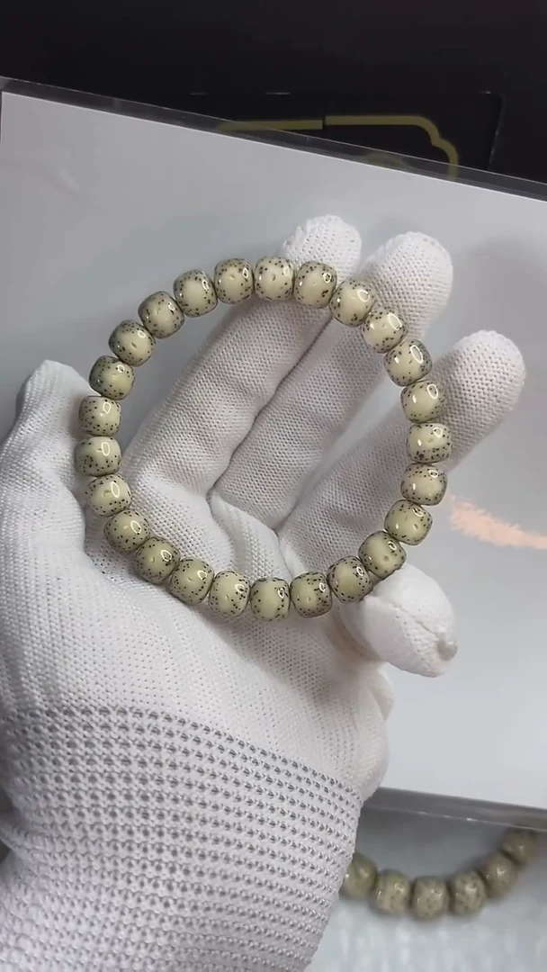 手串星月菩提小驼包9x8.a505