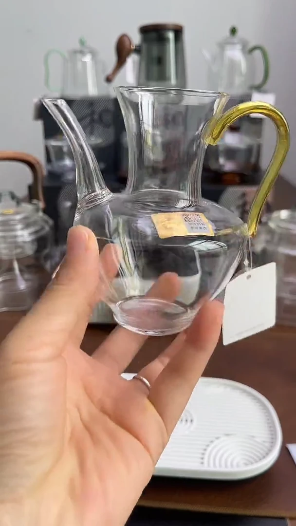 悄然浅黄.。。。。。。。。。