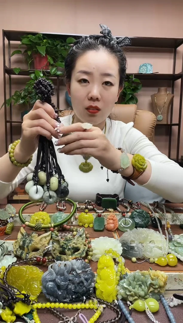 未镶嵌岫玉吊坠多样性发货发其中之一