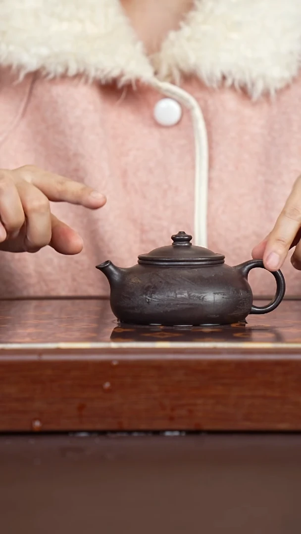 茶壶紫砂黑墩头刻绘寒江