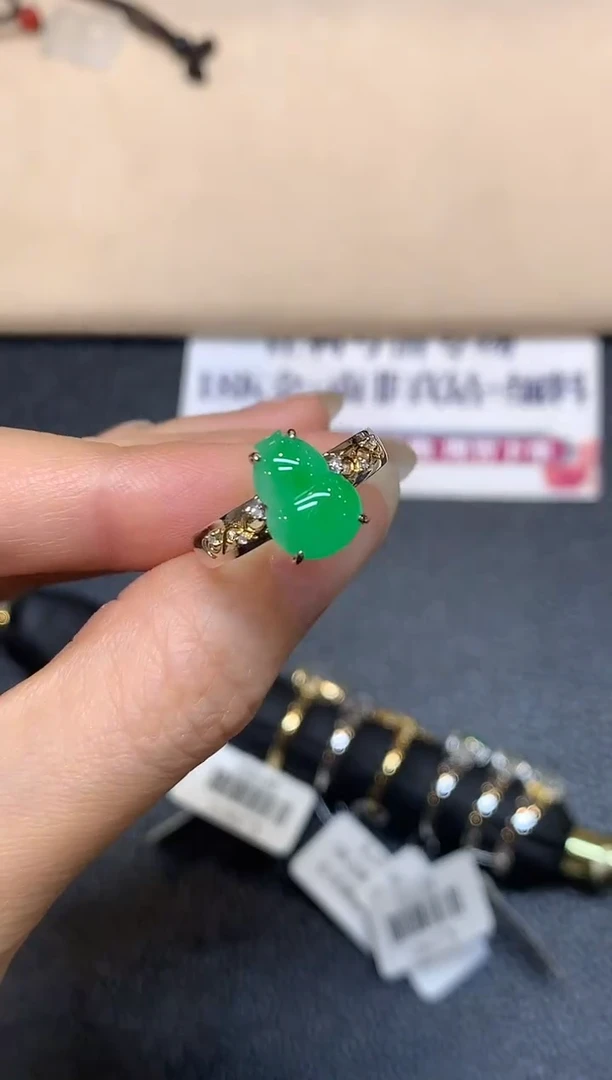 18K金镶嵌戒指翡翠6【无鉴赏期】