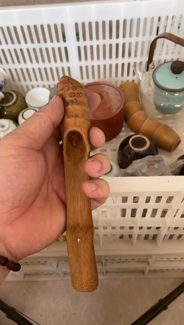 摄影的产品有使用过的痕迹有点脏介意勿拍