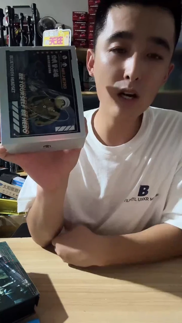 外挂蓝牙耳机联名款