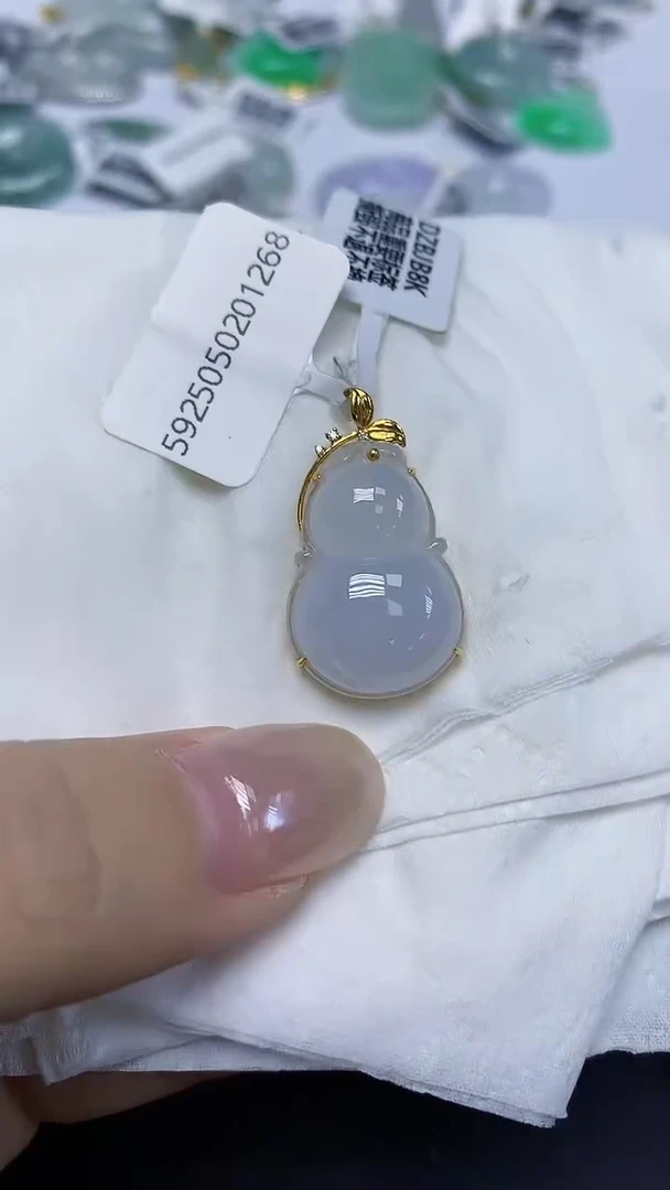 翡翠18K金镶嵌颈饰天然缅甸翡翠A货