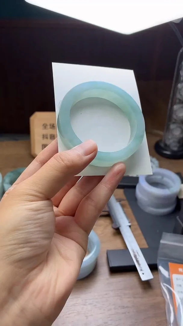 未镶嵌手镯定制翡翠清**酒定制