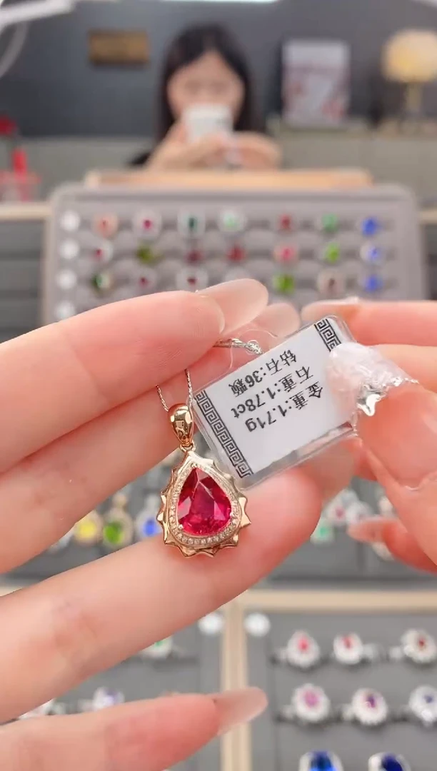 18K金镶嵌颈饰碧玺1.78