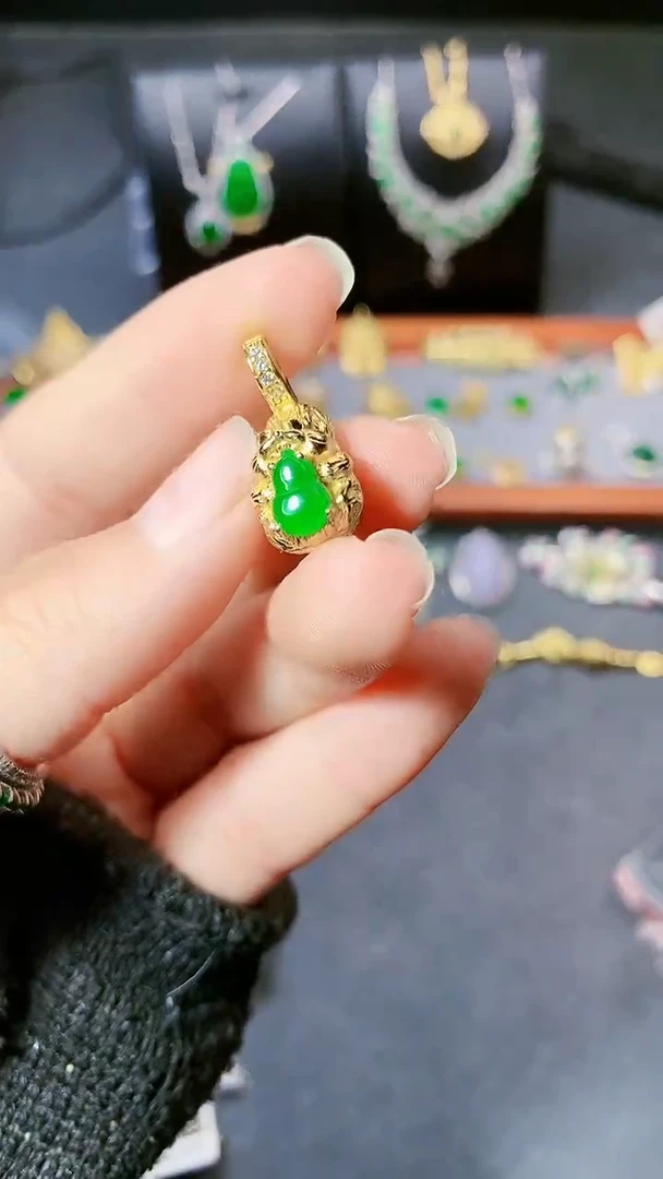 【闪购商品】翡翠吊坠(赠链)银S925镶嵌吊坠