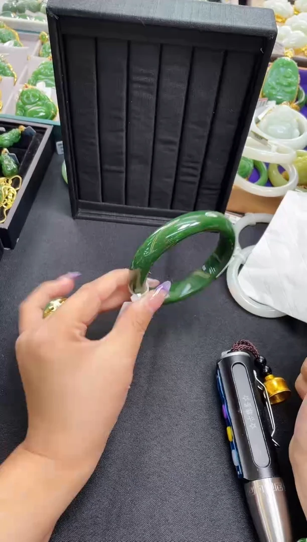 【闪购商品】和田玉手镯未镶嵌63多样性发一