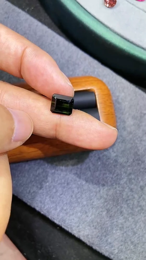 【闪购商品】定制碧玺定制未镶嵌3.55克拉黑武士电光绿天然