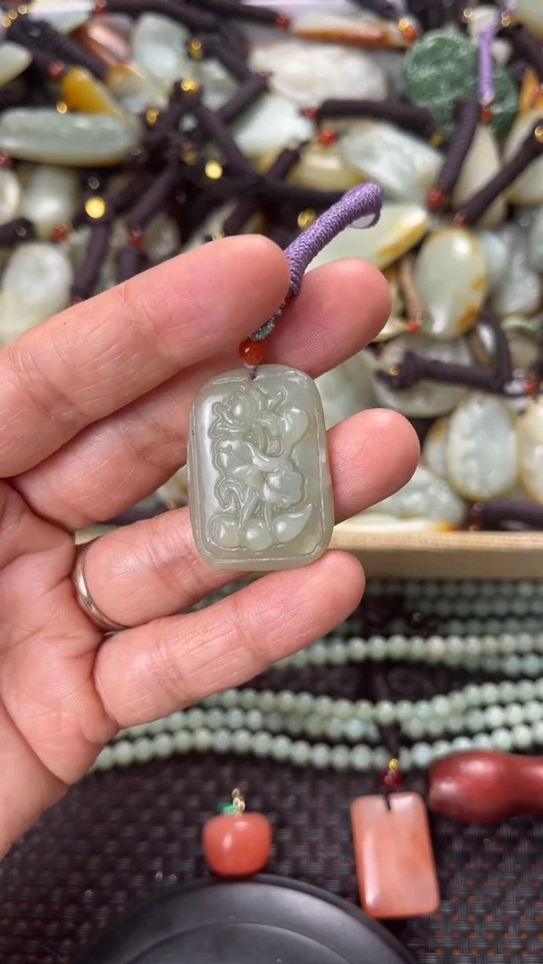 【闪购商品】和田玉颈饰未镶嵌多样性发货没有证书拍一发一有瑕