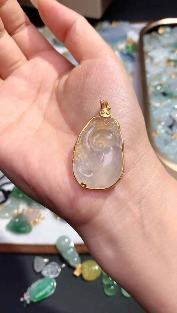 颈饰18K金镶嵌翡翠A****厂25112601