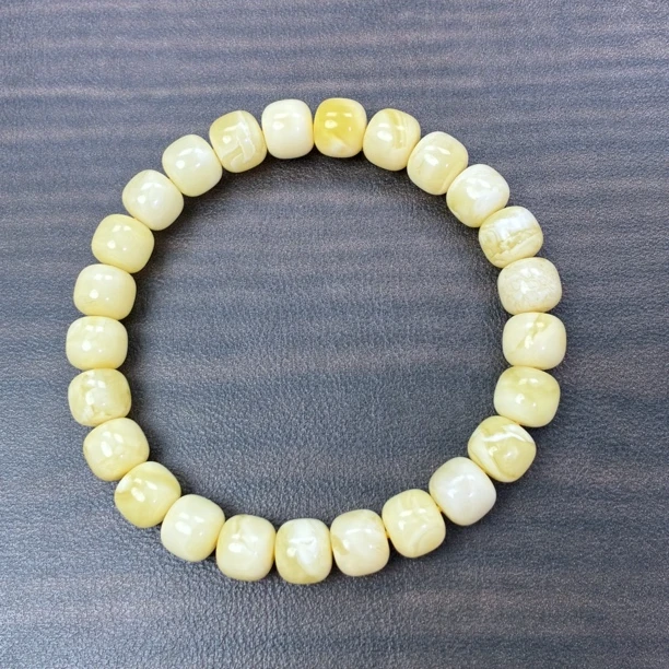 9mm俄料琥珀蜜蜡浓白老型手串