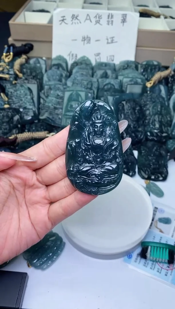 颈饰未镶嵌翡翠