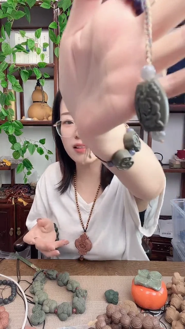 泥塑青瑶露的牡丹手串