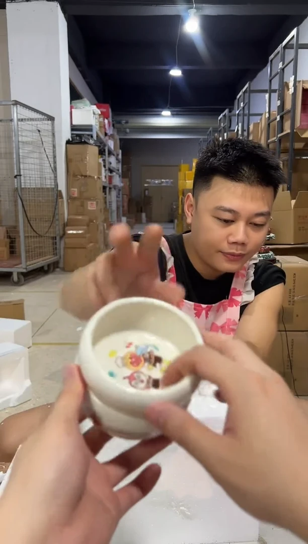 瓷片面包超人小圆碗一对微瑕