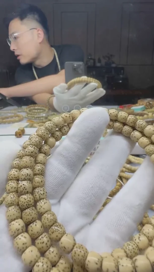 吊坠星月菩提朋**远河豚