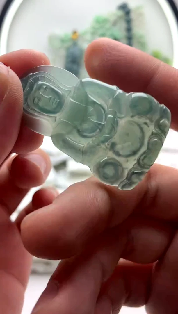 翡翠未镶嵌颈饰正装观音