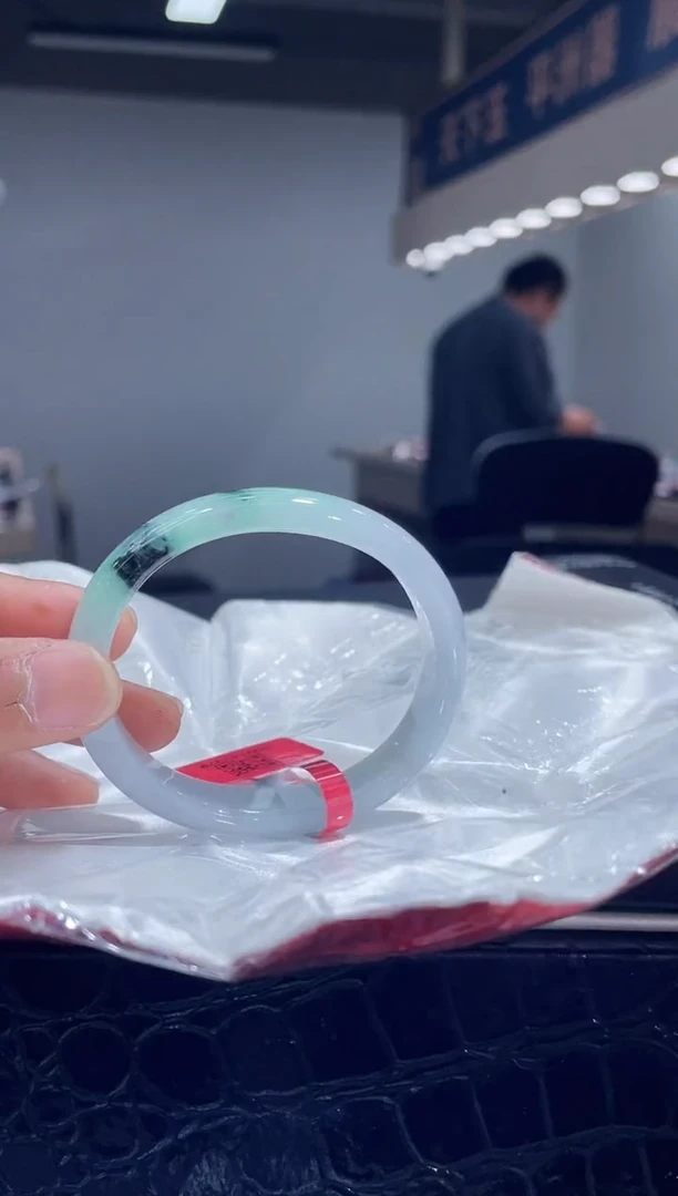未镶嵌手镯（贵妃镯）翡翠12