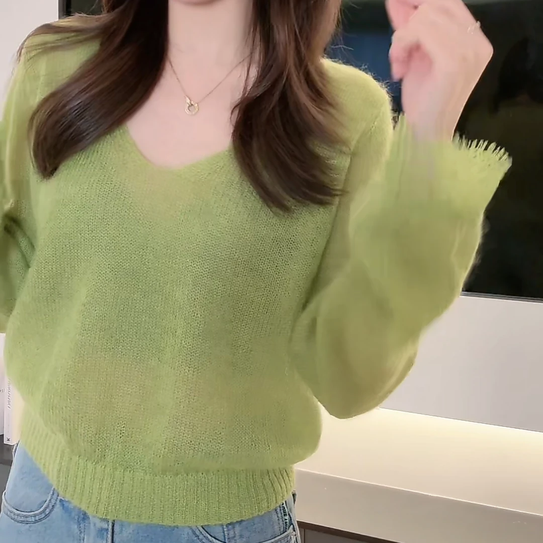 设计感蕾丝拼接长袖针织衫女2025春款洋气绿色减龄显白v领毛衣