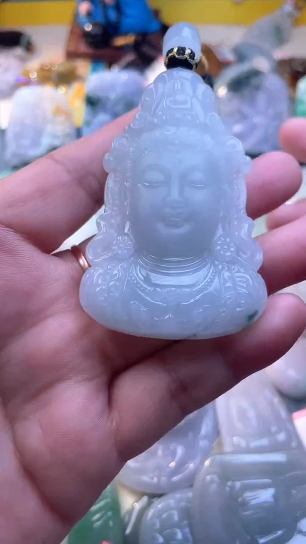 翡翠未镶嵌颈饰观音首